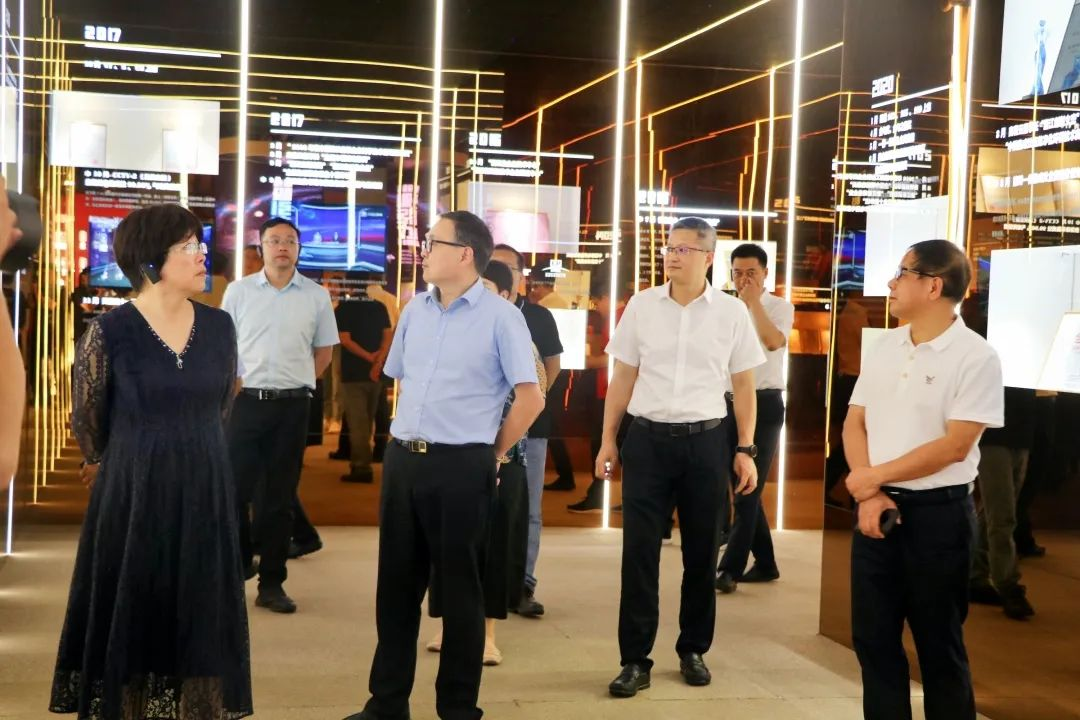 浙江宁波镇海中学领导班子莅临集成灶品牌帅丰电器参观调研