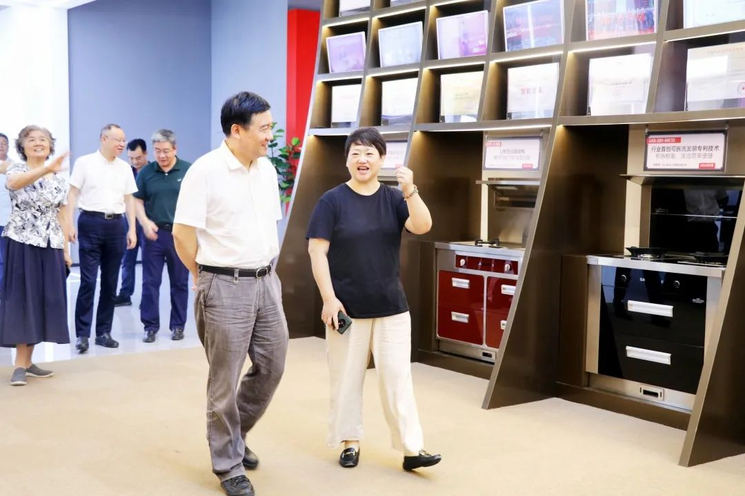 浙江省人大常委会党组一行莅临集成灶品牌帅丰电器参观调研！