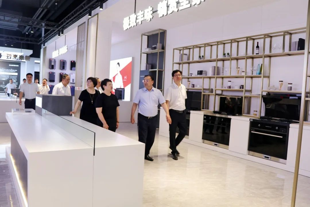 中国五金制品协会理事长一行莅临集成灶品牌帅丰电器考察指导