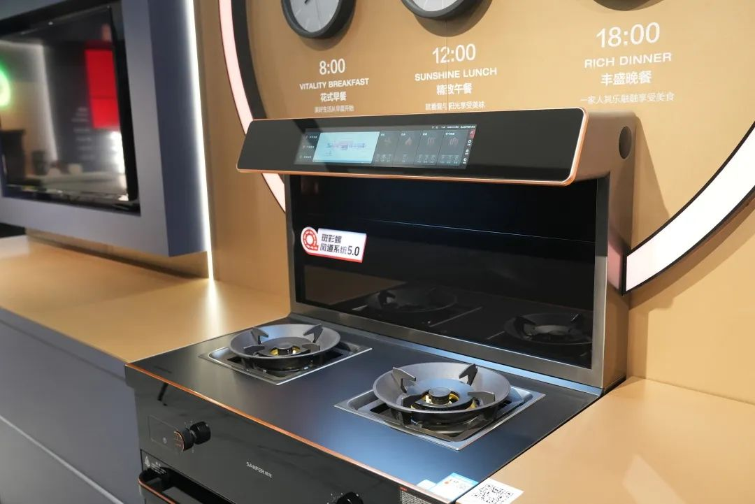 一家六口,三代同堂,帅丰集成灶烹饪爱的味道,传递家的温暖! 一家六口,三代同堂,帅丰集成灶烹饪爱的味道,传递家的温暖!