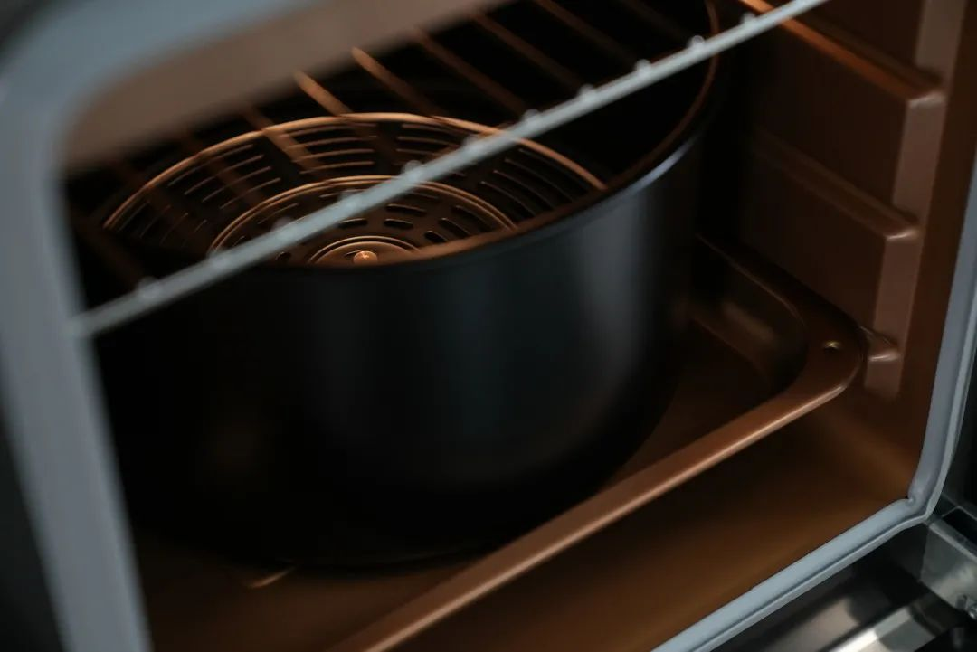 一家六口,三代同堂,帅丰集成灶烹饪爱的味道,传递家的温暖! 一家六口,三代同堂,帅丰集成灶烹饪爱的味道,传递家的温暖!