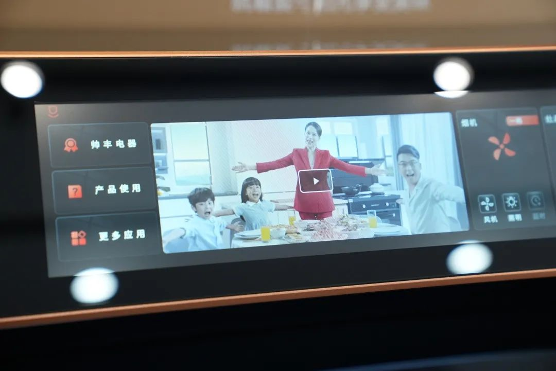 一家六口,三代同堂,帅丰集成灶烹饪爱的味道,传递家的温暖! 一家六口,三代同堂,帅丰集成灶烹饪爱的味道,传递家的温暖!