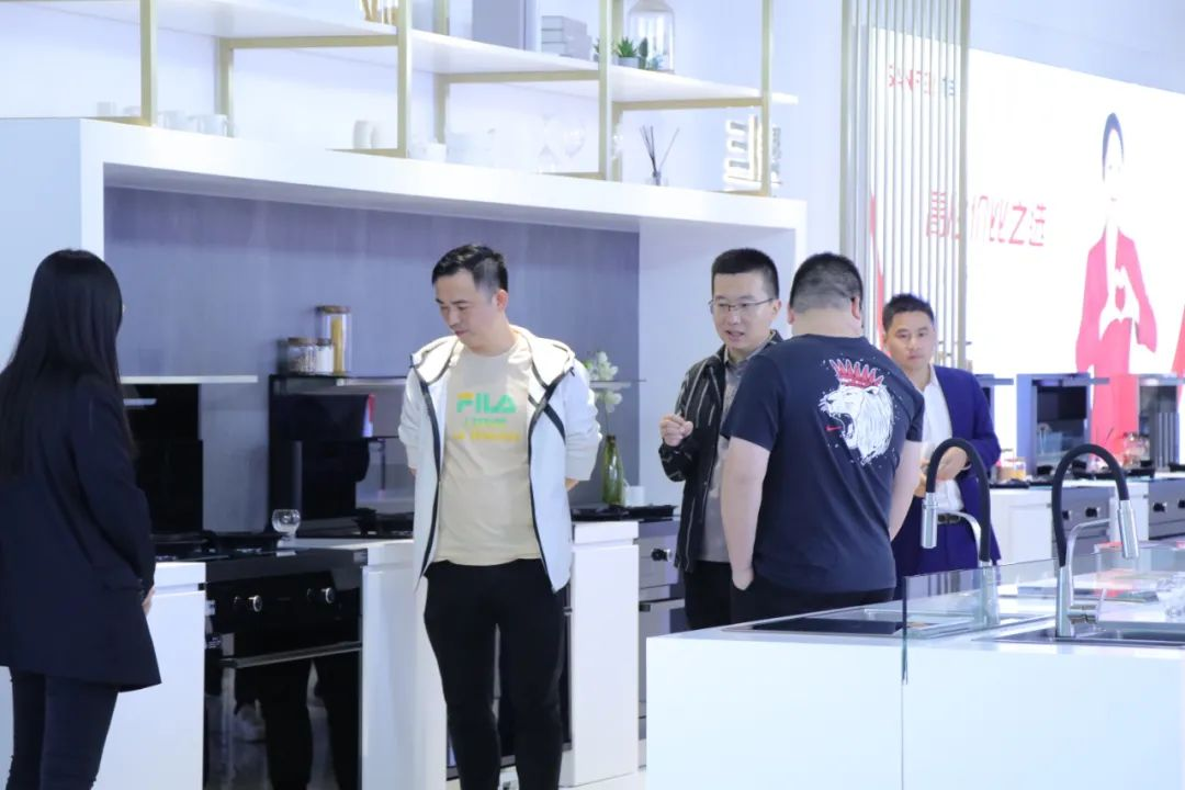 天猫优品理想厨房王雁北一行莅临集成灶品牌帅丰电器参观调研! 天猫优品理想厨房王雁北一行莅临集成灶品牌帅丰电器参观调研!