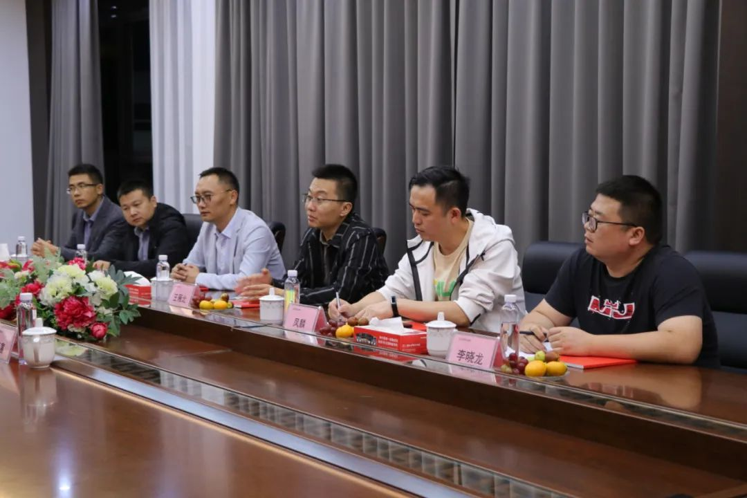 天猫优品理想厨房王雁北一行莅临集成灶品牌帅丰电器参观调研! 天猫优品理想厨房王雁北一行莅临集成灶品牌帅丰电器参观调研!