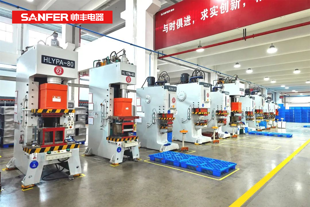 万台的仓储空间来得及发货吗?别急!帅丰有AGV智能搬运车 万台的仓储空间来得及发货吗?别急!帅丰有AGV智能搬运车