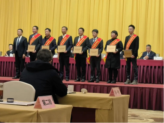 集成灶品牌帅丰董事长荣获“2022年度经济发展特别功臣”奖 集成灶品牌帅丰董事长荣获“2022年度经济发展特别功臣”奖