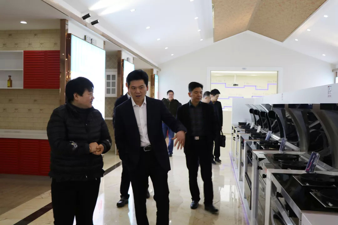 嵊州市长严钢莅临指导,帅丰谨记叮嘱,2019继续领航嵊州厨电行业发展! 嵊州市长严钢莅临指导,帅丰谨记叮嘱,2019继续领航嵊州厨电行业发展!