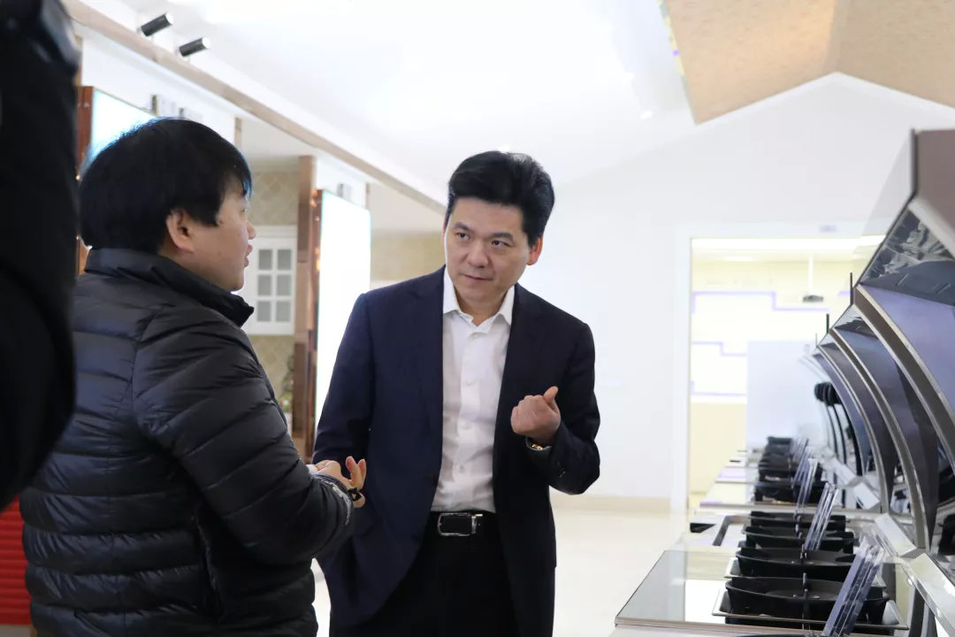 嵊州市长严钢莅临指导,帅丰谨记叮嘱,2019继续领航嵊州厨电行业发展! 嵊州市长严钢莅临指导,帅丰谨记叮嘱,2019继续领航嵊州厨电行业发展!