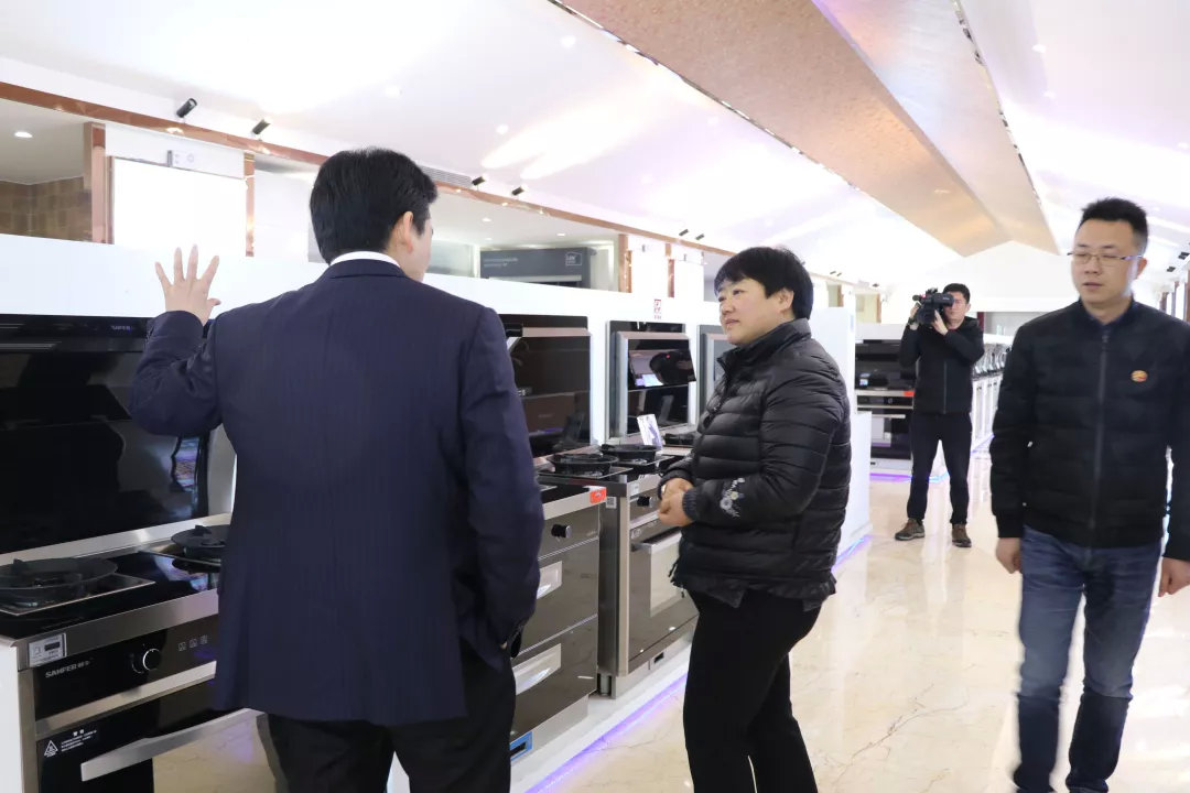 嵊州市长严钢莅临指导,帅丰谨记叮嘱,2019继续领航嵊州厨电行业发展! 嵊州市长严钢莅临指导,帅丰谨记叮嘱,2019继续领航嵊州厨电行业发展!