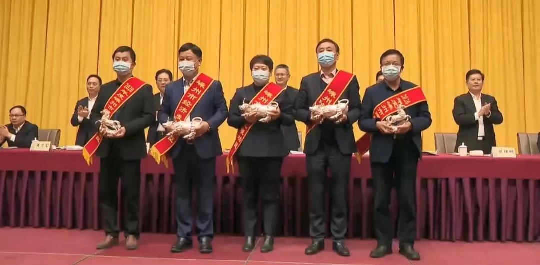 开门红!帅丰斩获“工业企业30强”、“经济发展功臣”等多项大奖 开门红!帅丰斩获“工业企业30强”、“经济发展功臣”等多项大奖