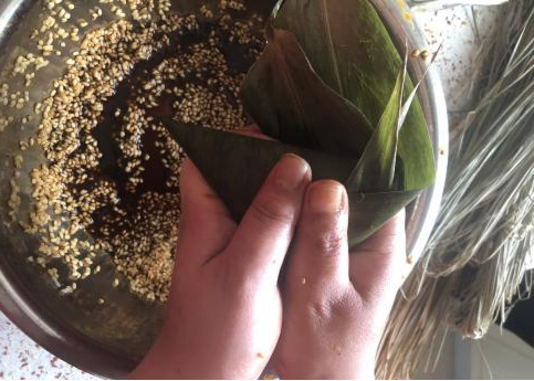 端午节快到了!今天帅丰电器就来挑战一下,煮100个粽子需要多久? 端午节快到了!今天帅丰电器就来挑战一下,煮100个粽子需要多久?