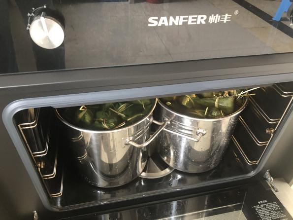 端午节快到了!今天帅丰电器就来挑战一下,煮100个粽子需要多久? 端午节快到了!今天帅丰电器就来挑战一下,煮100个粽子需要多久?