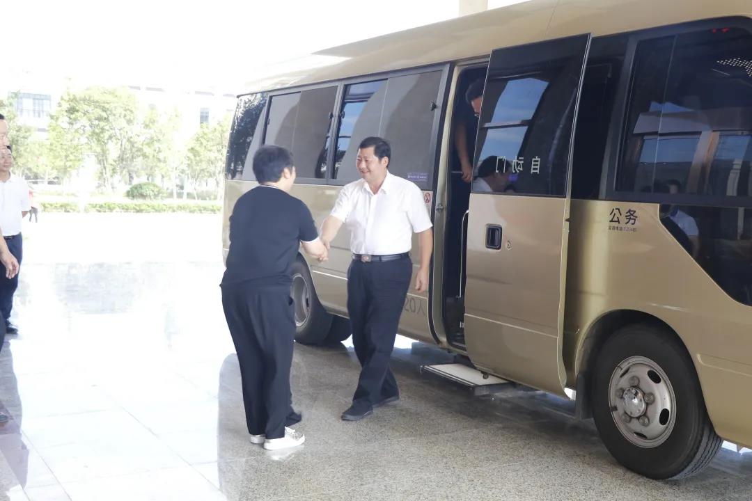 大国品牌|绍兴市人大常委会主任谭志桂一行走访帅丰电器,大力称赞帅丰实力 大国品牌|绍兴市人大常委会主任谭志桂一行走访帅丰电器,大力称赞帅丰实力